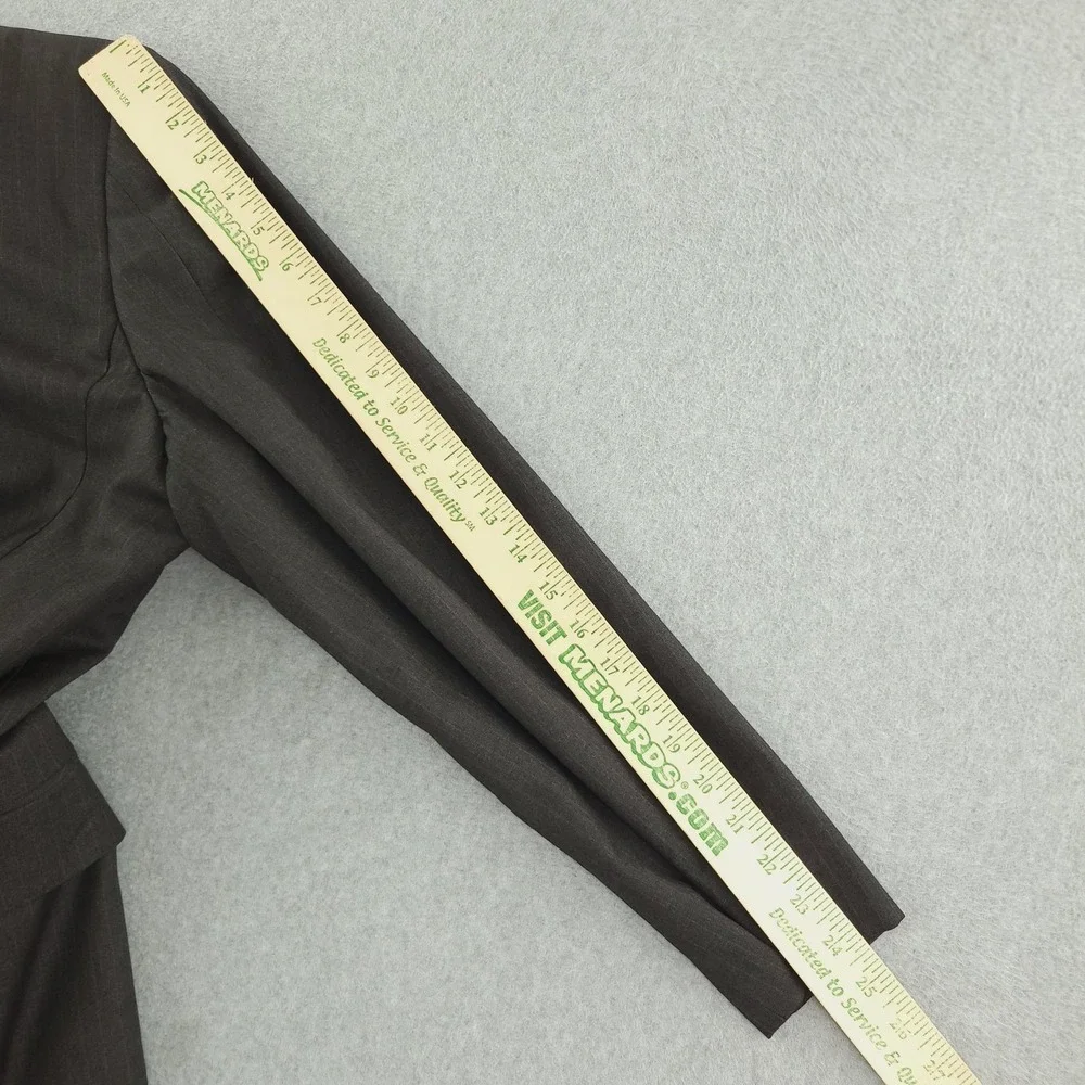 Giorgio Armani Le Collezioni Suit Jacket Mens EU 52 Gray Pinstripe Wool Blend